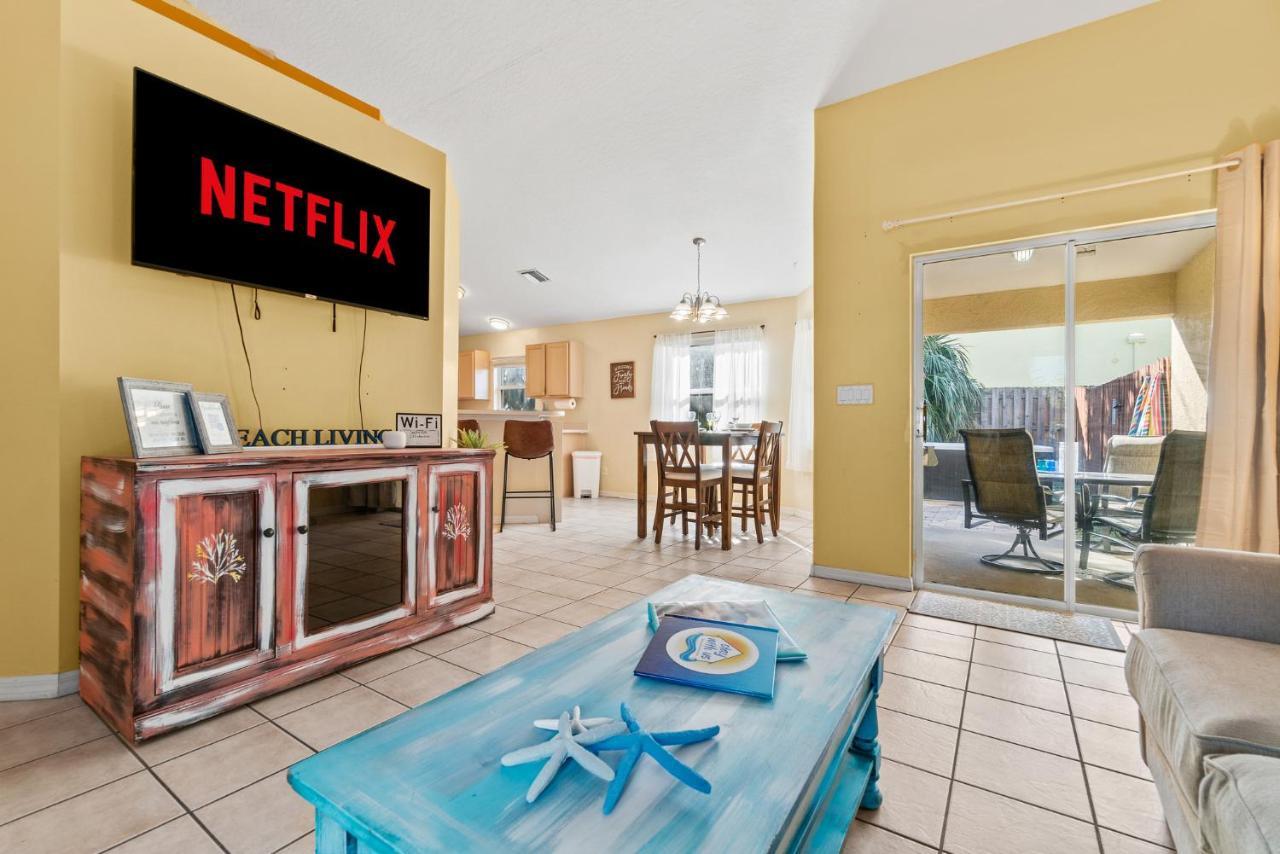 Heart of the Waves: Beachside 3BR Retreat with Hot Tub Melbourne Exterior photo