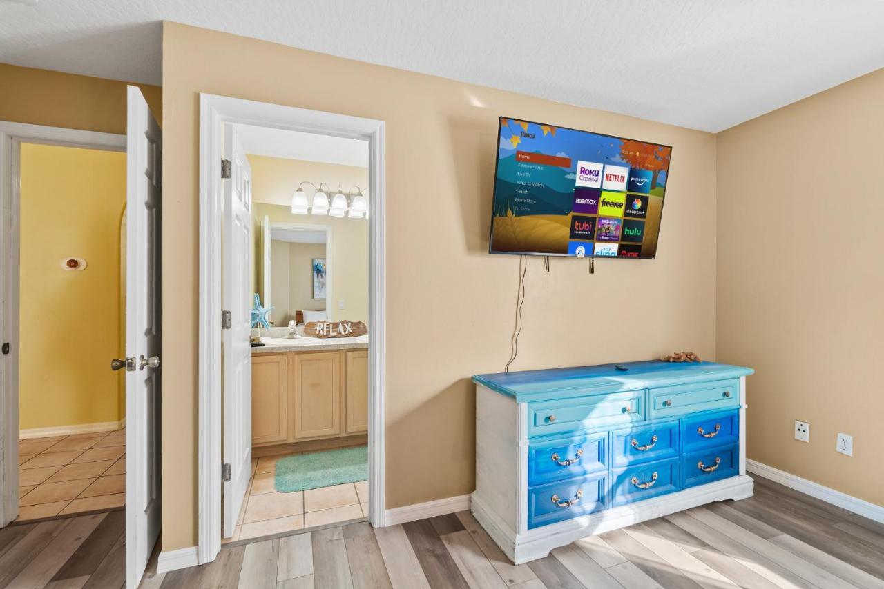 Heart of the Waves: Beachside 3BR Retreat with Hot Tub Melbourne Exterior photo